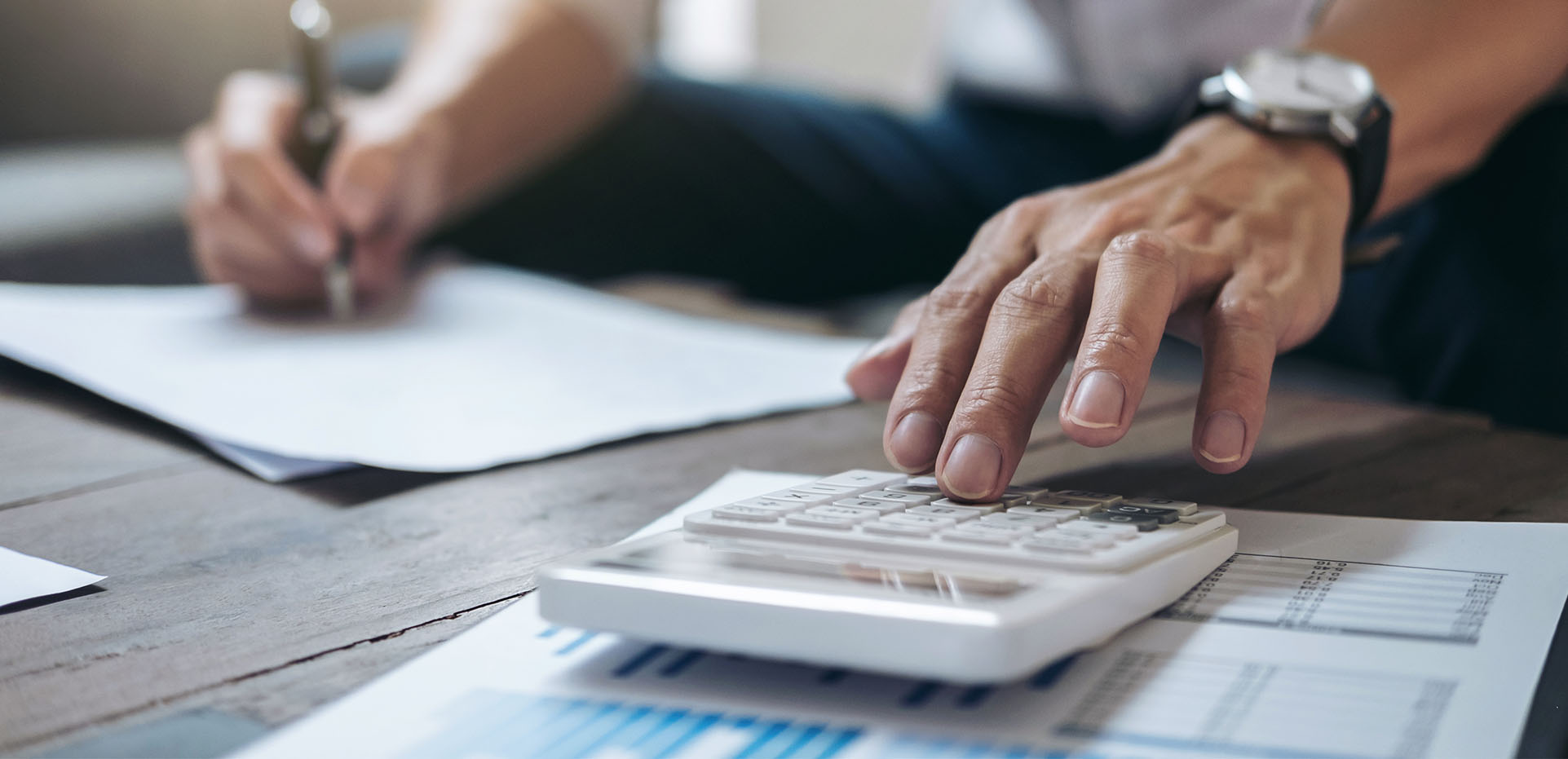 Image of an adviser calculating affordability
